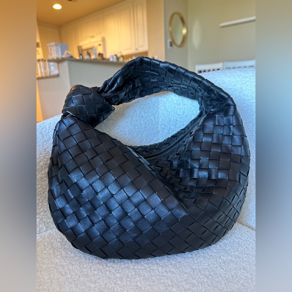BOTTEGA VENETA
Nappa Intrecciato Teen Jodie-Black